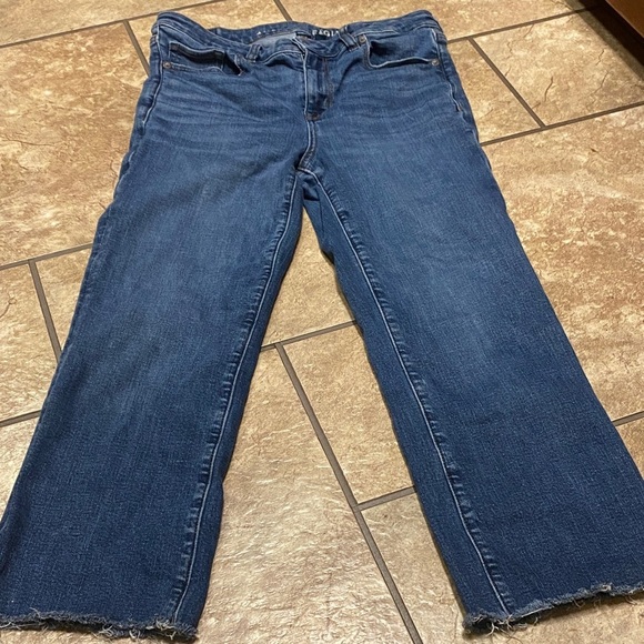 American Eagle Outfitters Denim - American Eagle Outfitters Size 8 Stretch Straight Leg Cropped Jeans